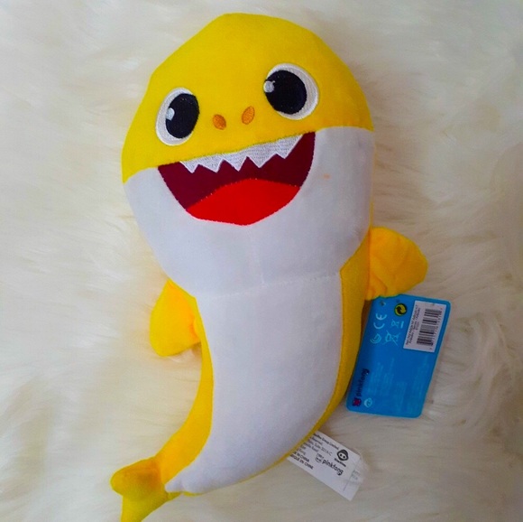 Pinkfong Shark Family 11" Plush with Sound - Baby Shark Yellow - Picture 8 of 11